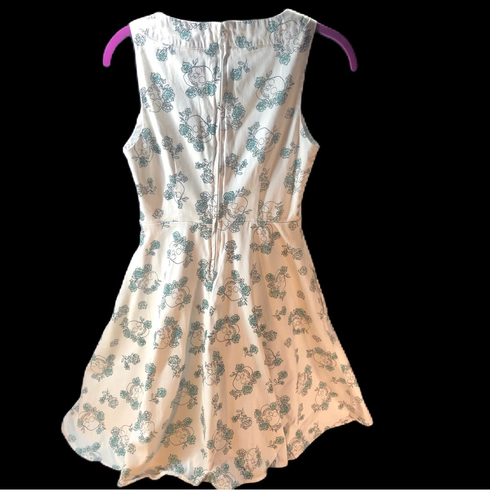 Hot Topic ๐
๐
ฆ๐
๐
ฃ Skulls & Floral Design Pinup-Rockabilly Dress Size S - Picture 7 of 12